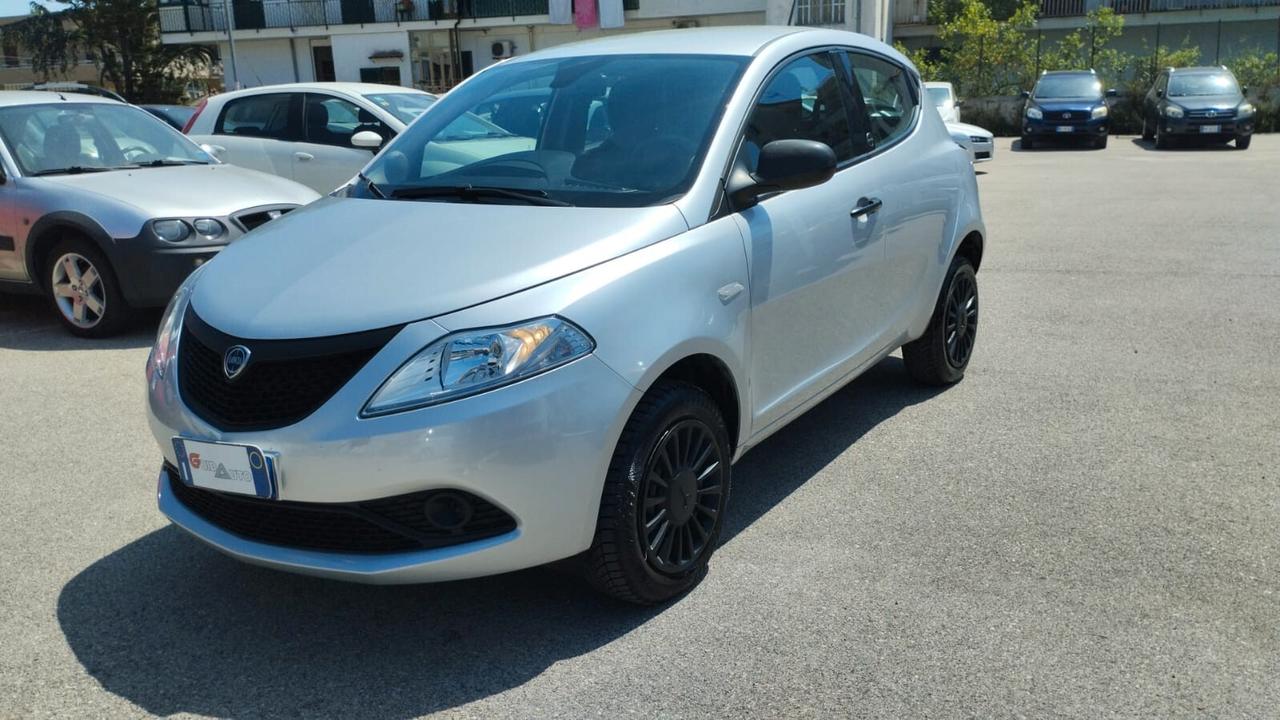 Lancia Ypsilon 0.9 TwinAir 5 porte Metano Ecochic Gold benzina metano