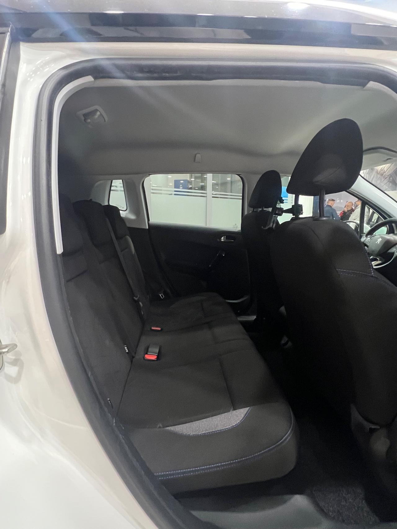 Peugeot 2008 BlueHDi 100 S&S Signature