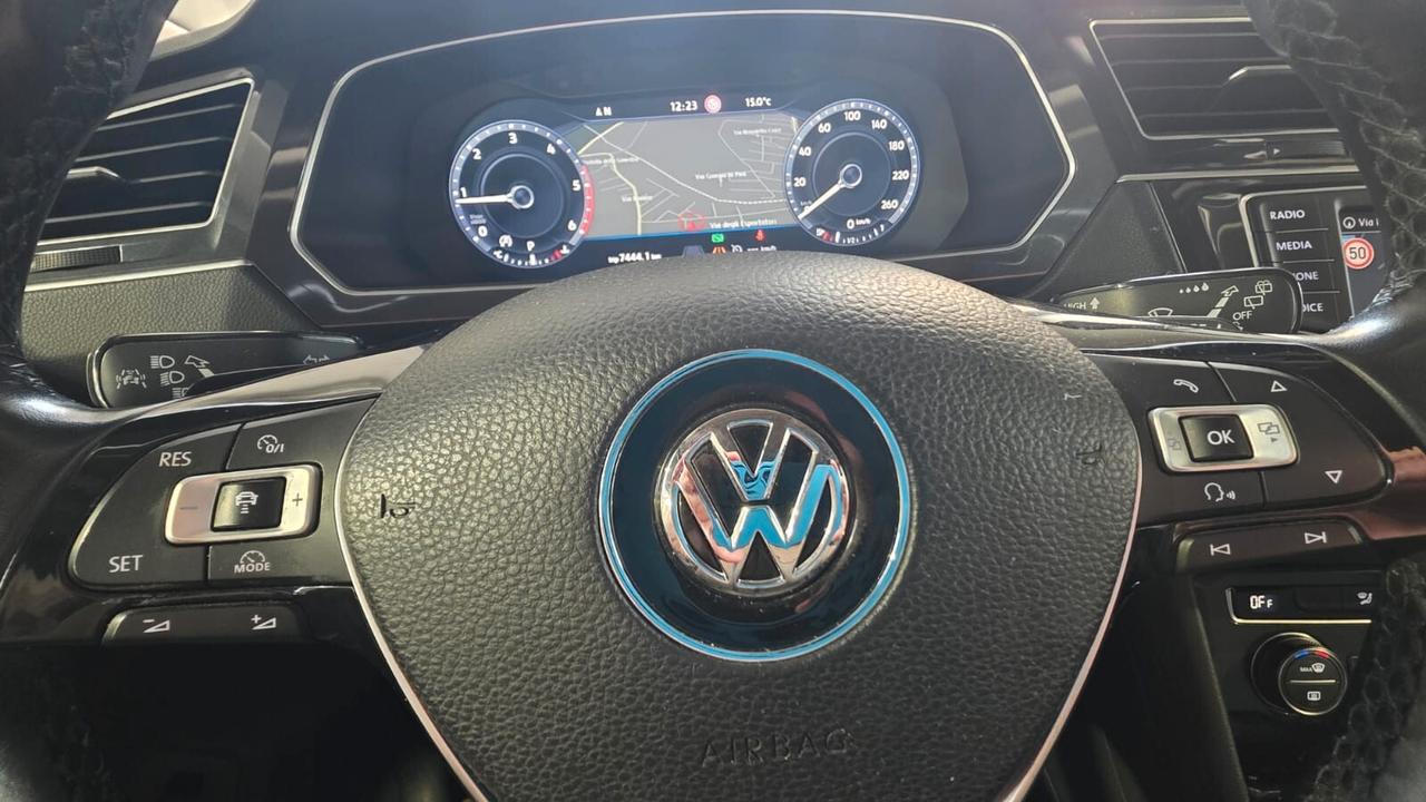 Volkswagen Tiguan 2.0 BiTDI SCR DSG 4MOTION Executive R-Line BMT