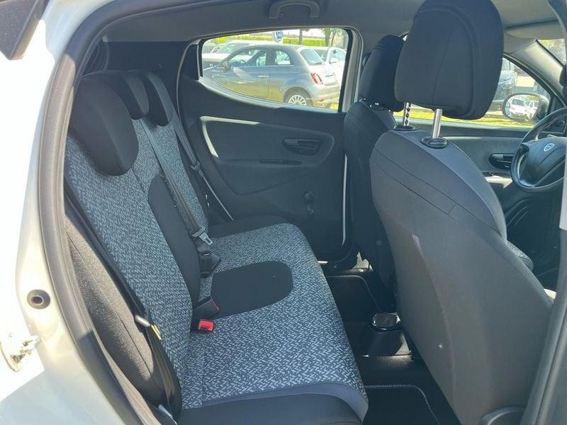 Lancia Ypsilon 1.0 FireFly 5 porte S&S Hybrid Silver