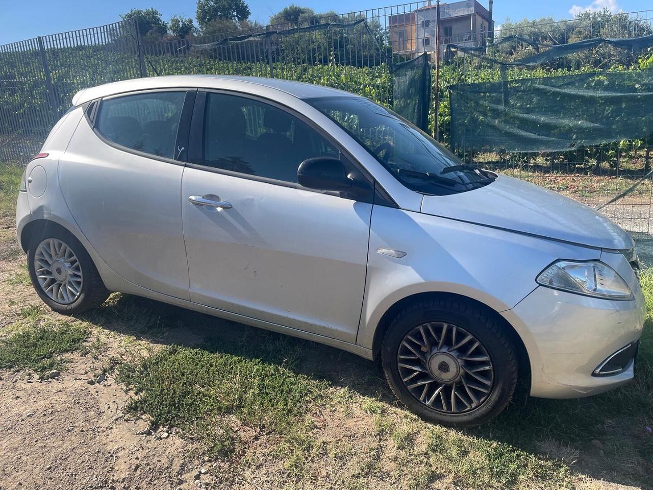 LANCIA YPSILON 3 SERIE 1.2 INCIDENTATA MARCIANTE