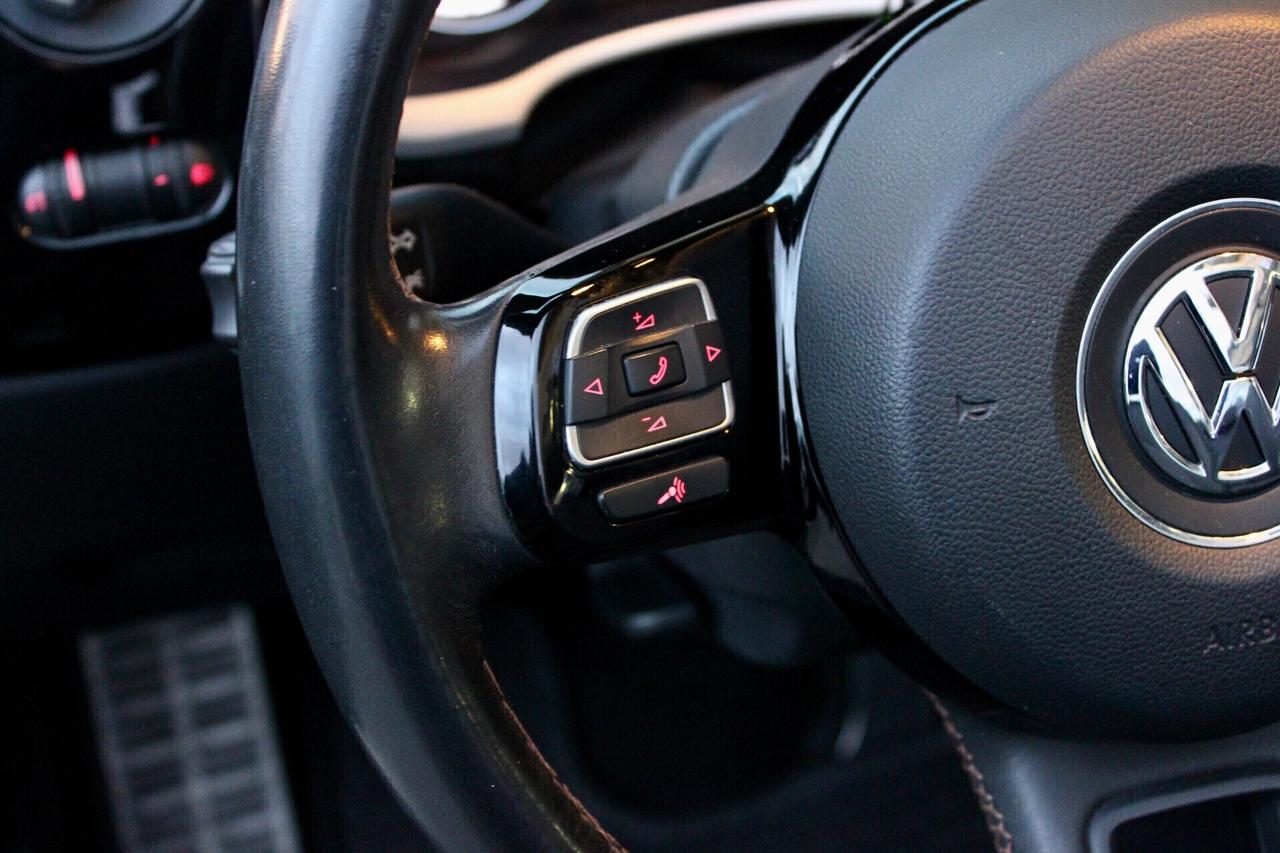 Volkswagen Maggiolino Cabrio 2.0 TDI DSG SENSORI SEDILI RISCALDATI
