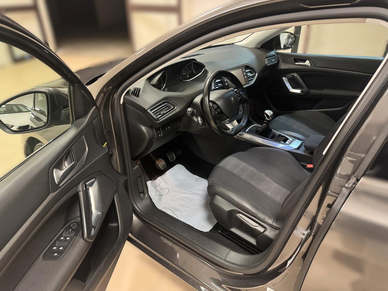 Peugeot 308 BlueHDi 130 S&S SW Allure