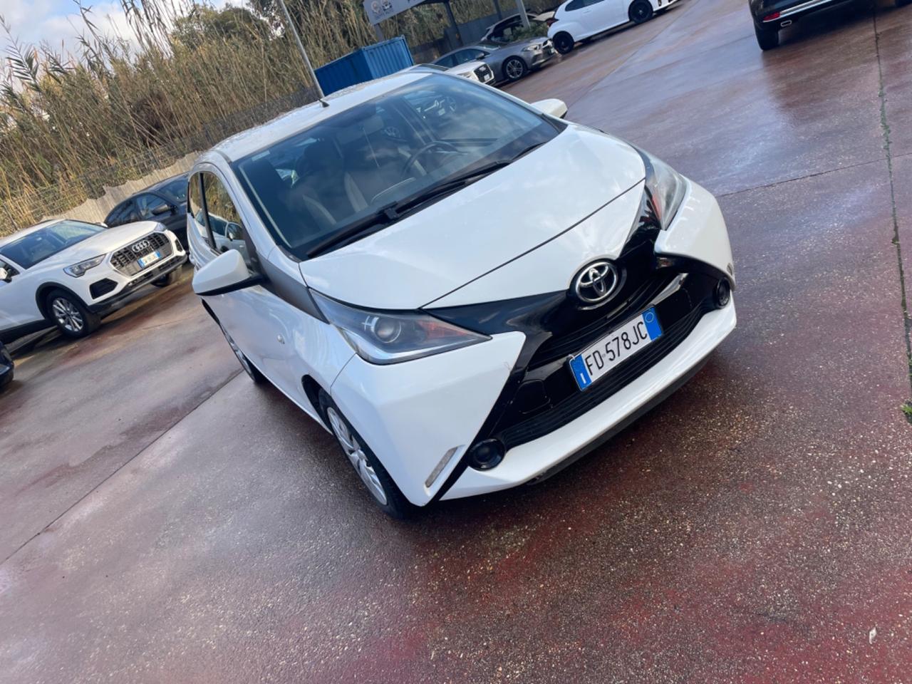 Toyota Aygo 1.0 VVT-i 69 CV 5 porte x-clusiv