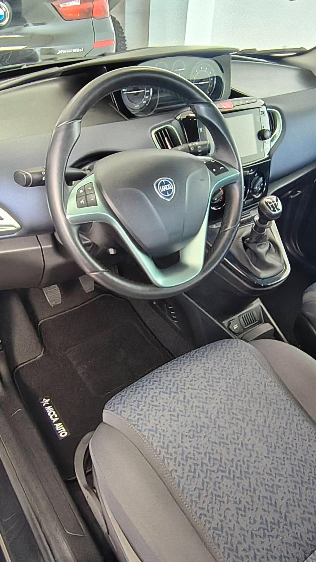 Lancia Ypsilon 1.0 FireFly 5 porte S&S Hybrid Gold