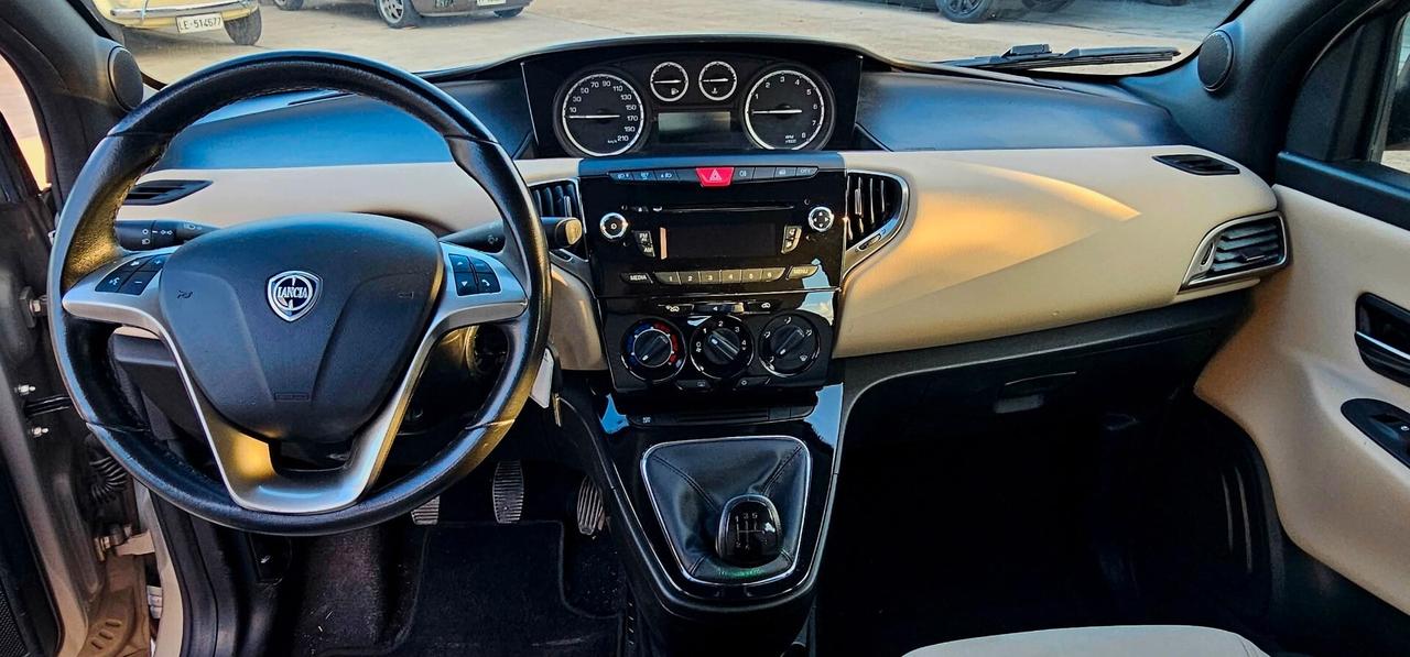 Lancia Ypsilon 1.2 69 CV 5 porte Gold