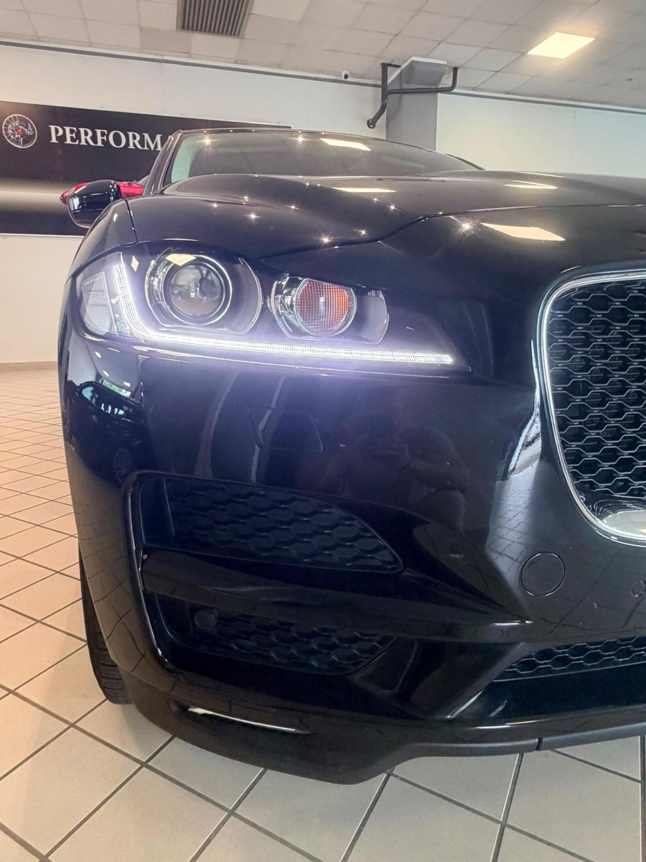 Jaguar F-Pace 2.0 D 180 CV AWD aut. Prestige