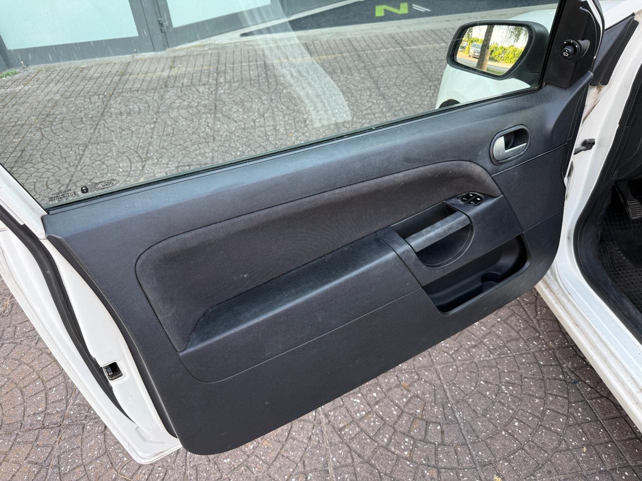 Ford Fiesta 1.4 16V 3p. Titanium
