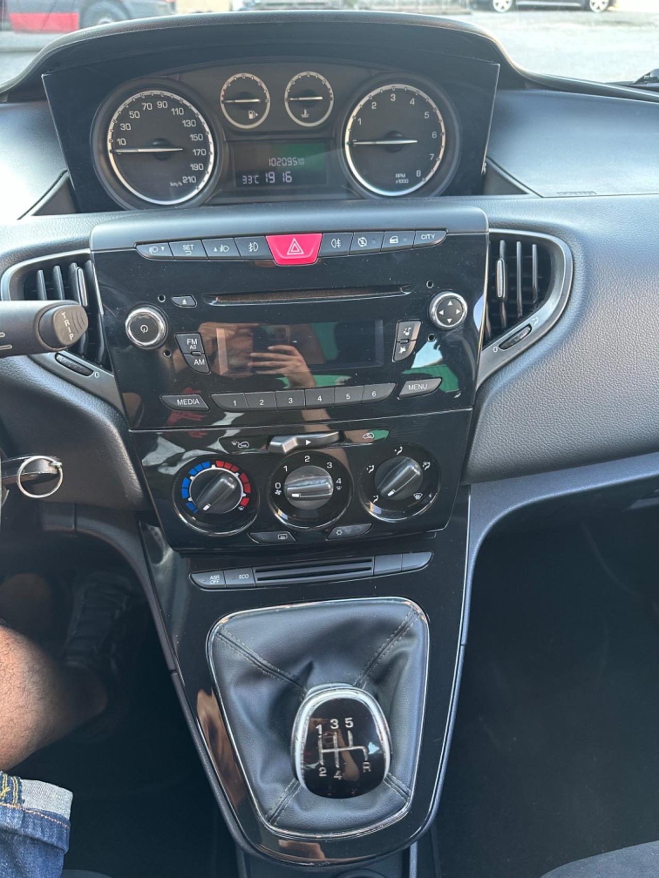 LANCIA YPSILUM BENZINA NEOPATENTATI