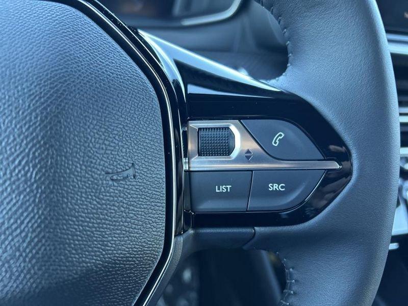 Peugeot 2008 PureTech 100 Allure NAVI + KEYLESS + CAMERA 360°