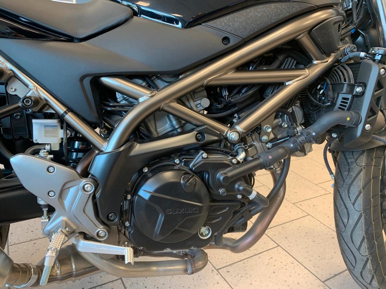 Suzuki SV 650 km 0 Unicoprop.