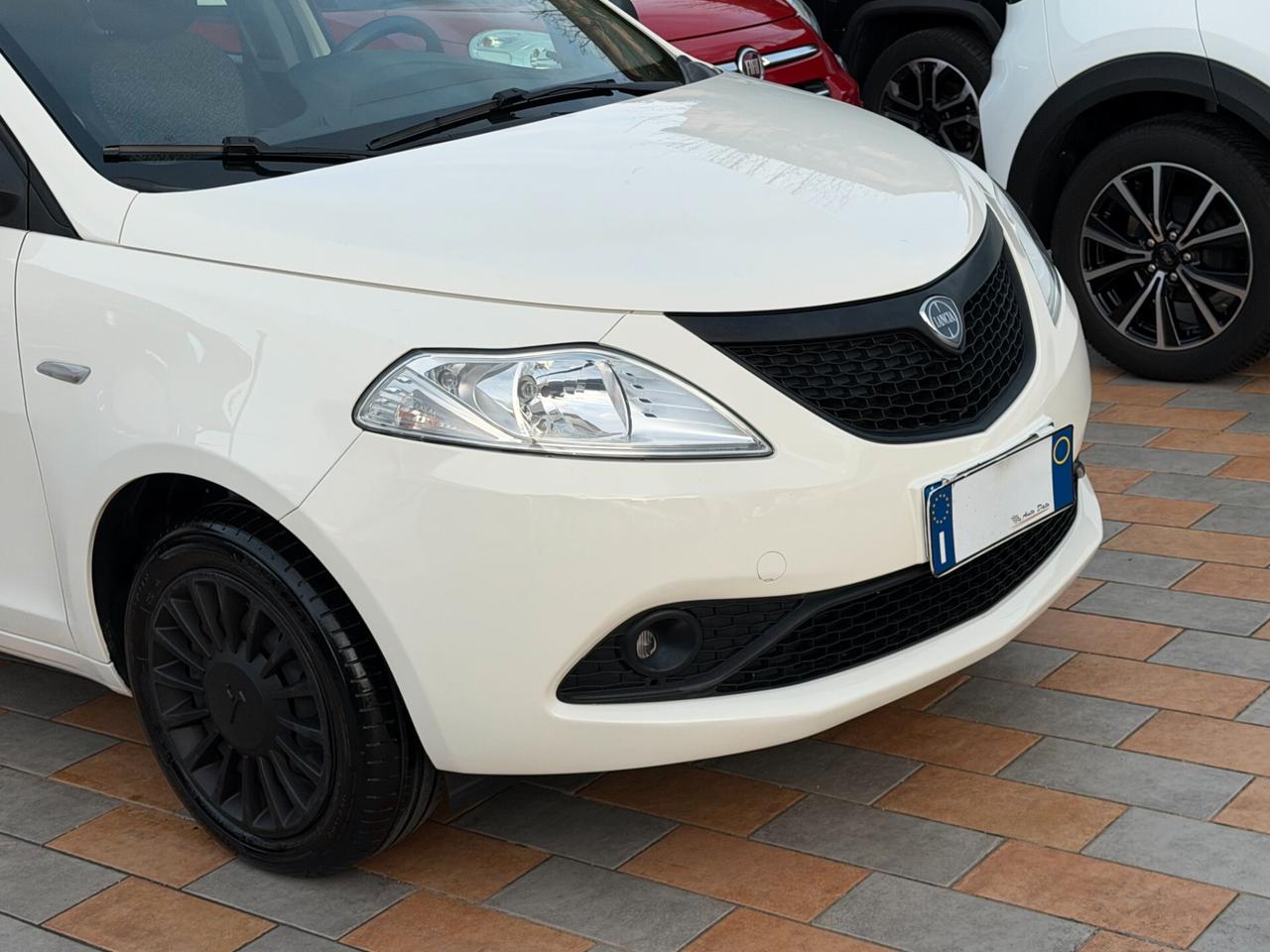 Lancia Ypsilon 1.2 69 cv. ELEFANTINO BLU