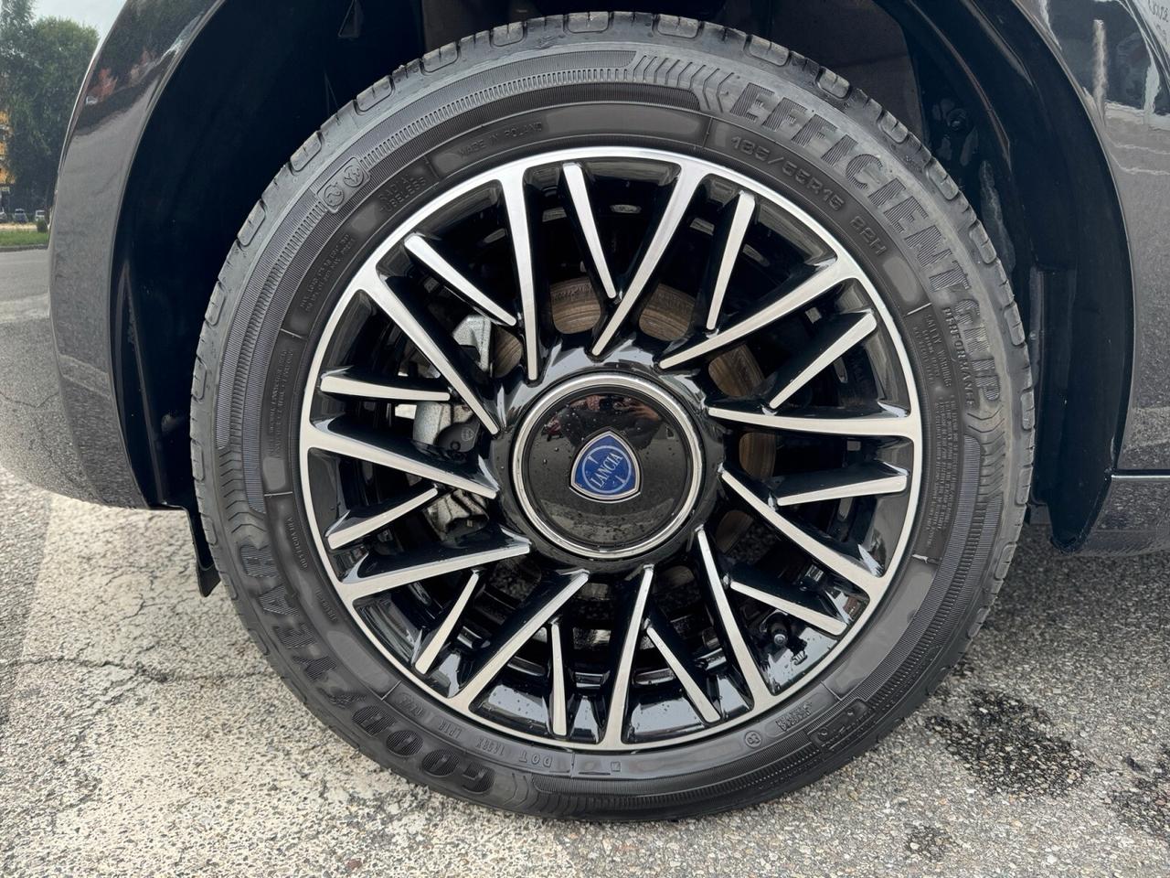 Lancia Ypsilon 1.0 Hybrid Platino