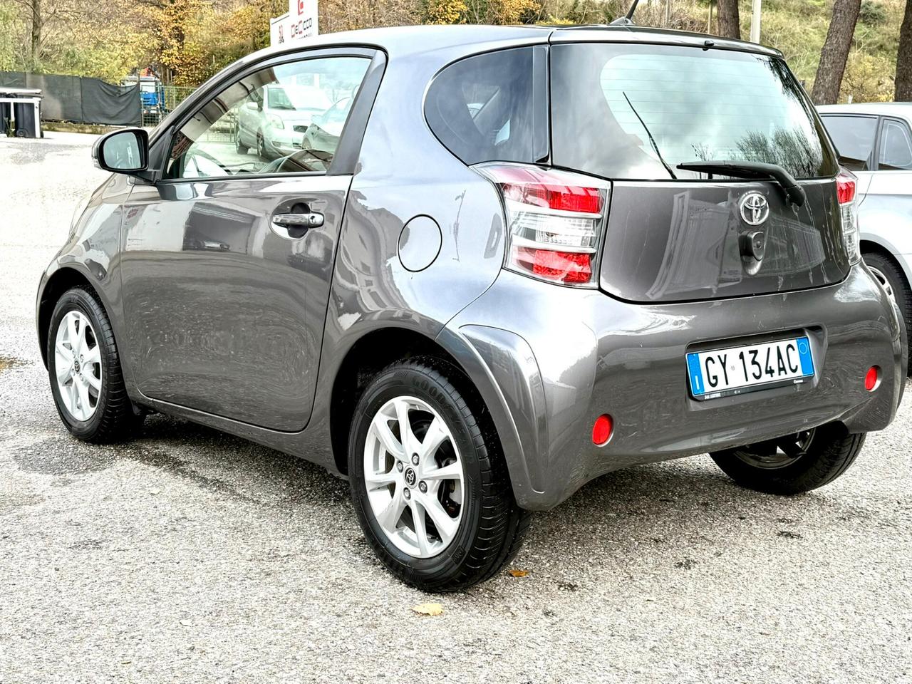 Toyota iQ 1.0 Lounge 4 Posti