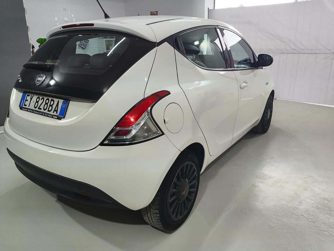 Lancia Ypsilon 1.2 69 CV 5 porte GPL Ecochic Plati