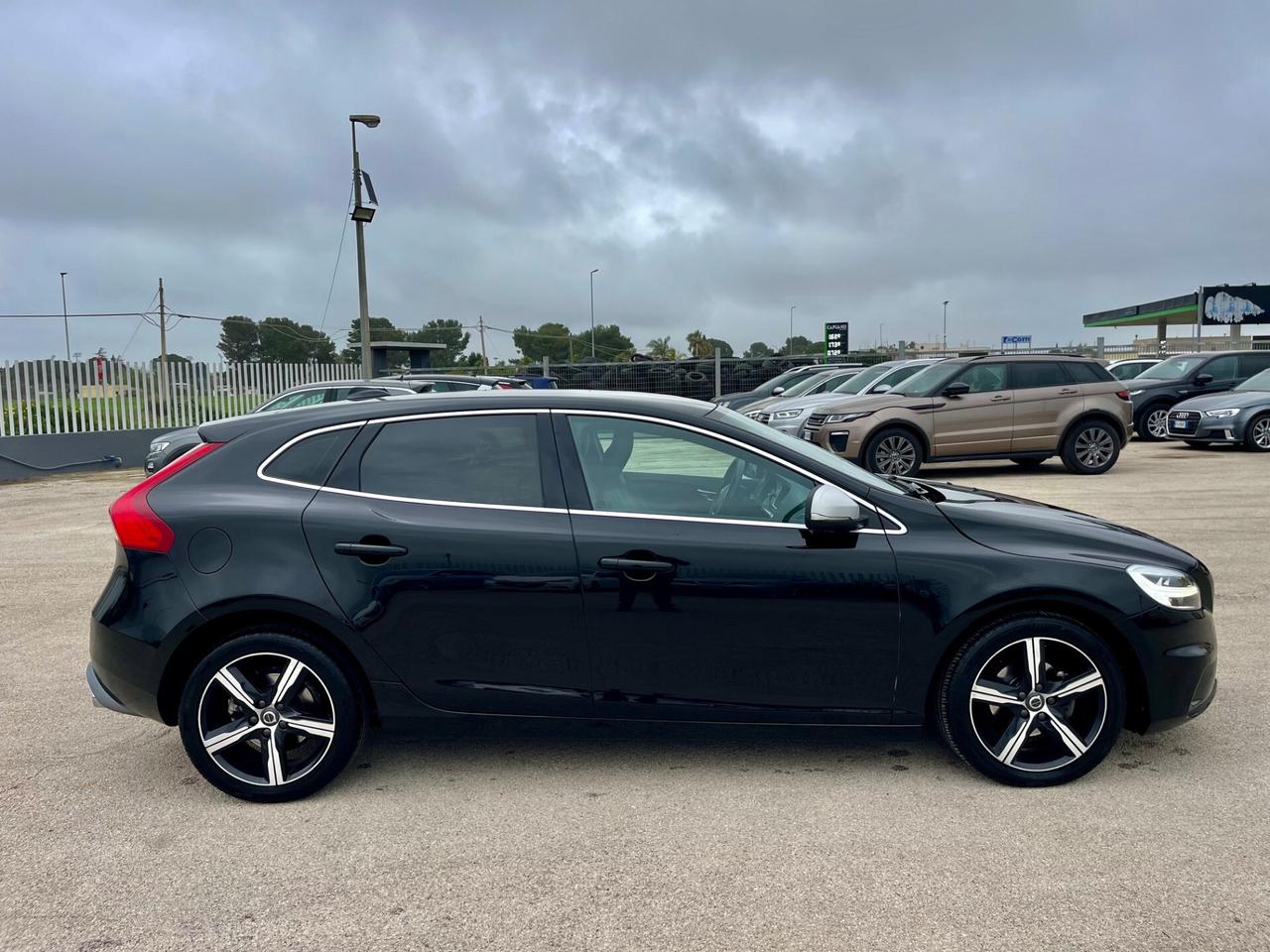 VOLVO V40 2.0 D2 120CV R-DESIGN FULL LED MY17