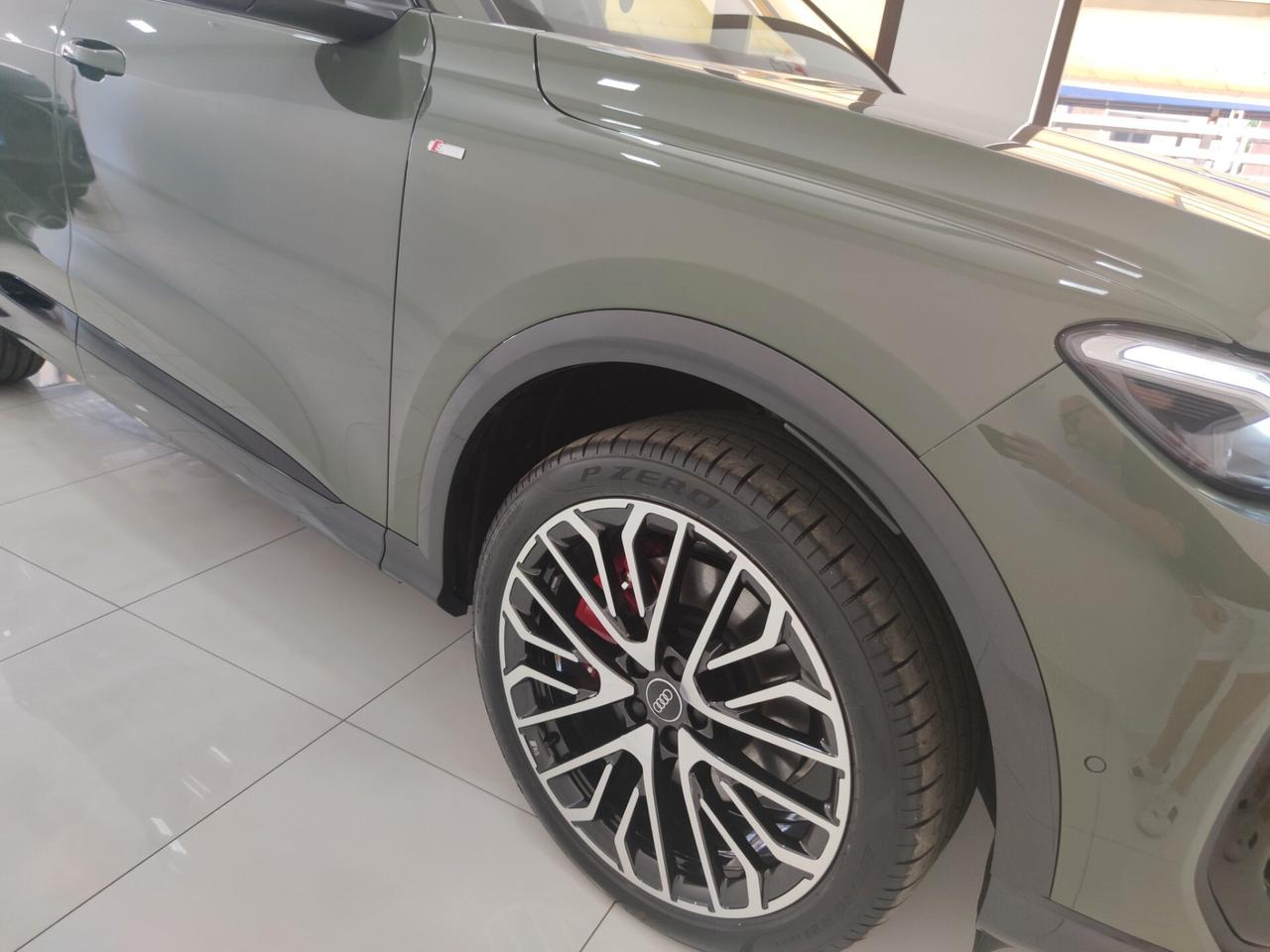 Audi Q5 40 2.0 tdi mhev 12V Identity Black quattro s-troni