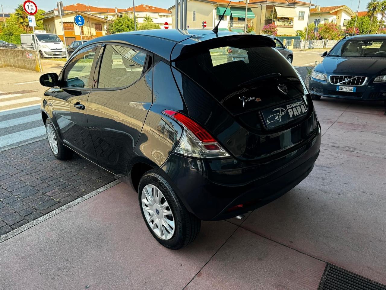 Lancia Ypsilon 0.9 TwinAir 85 CV 5 porte S&S Gold