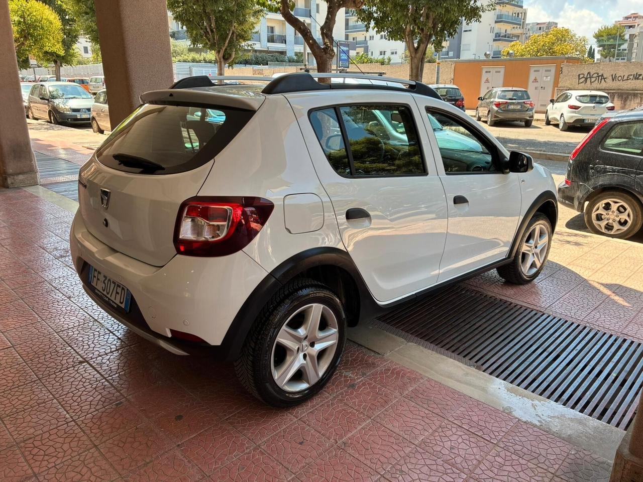 Dacia Sandero Stepway 1.5 dCi90CV perfetta-16