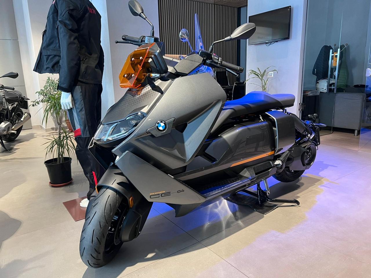 Bmw CE 04