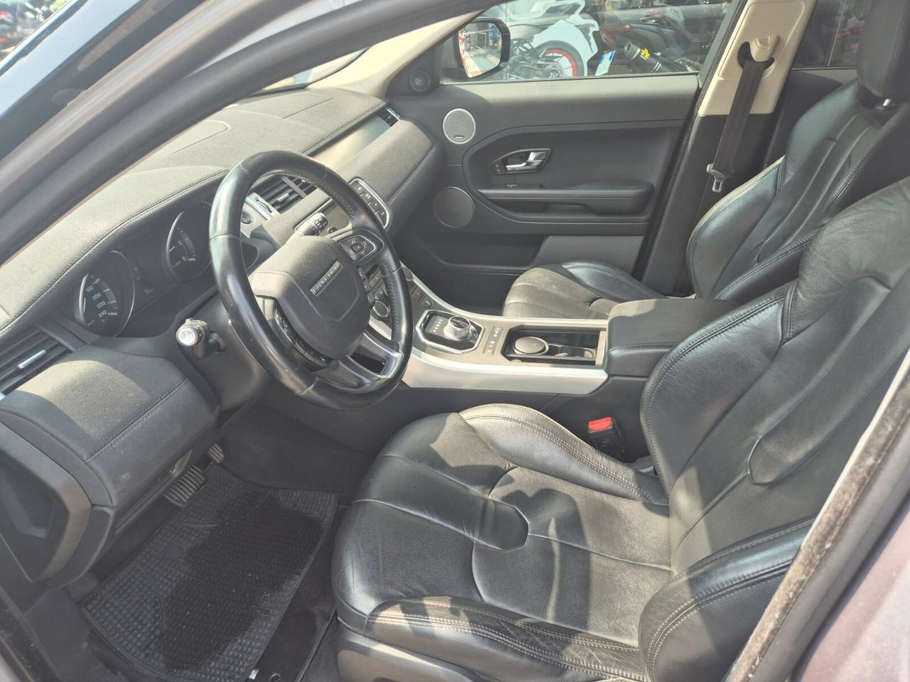 LR Range Evoque 2.2 TD4 Vers. PURE E5B -- 4x4!!!