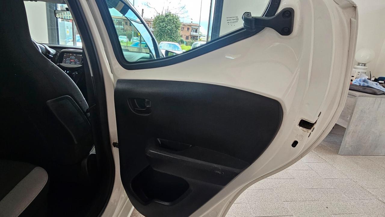 Toyota Aygo 1.0 VVT-i 69 CV 5 porte X-CITE