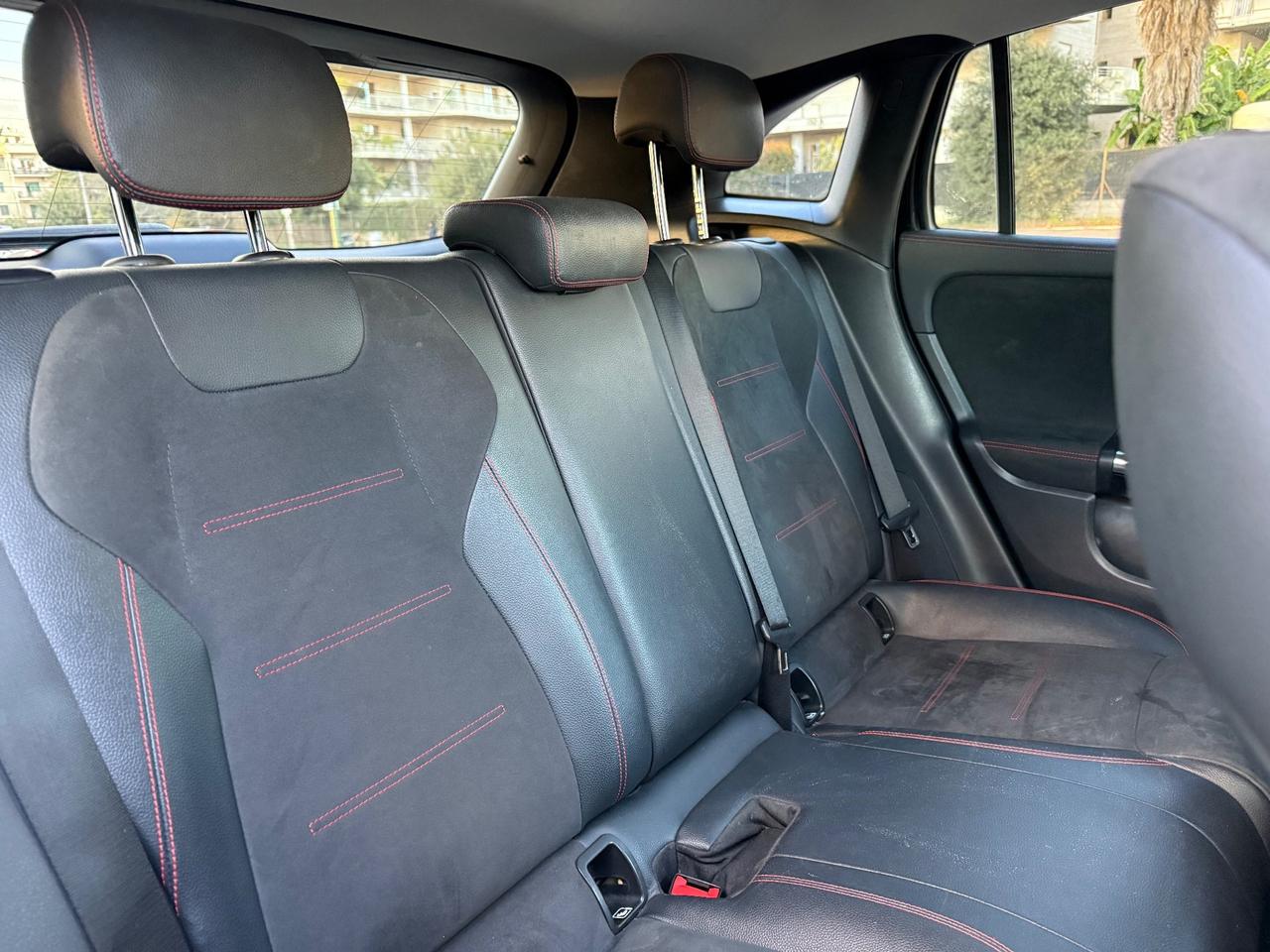 Mercedes-benz GLA 200 d Automatic Premium Amg Pack Night