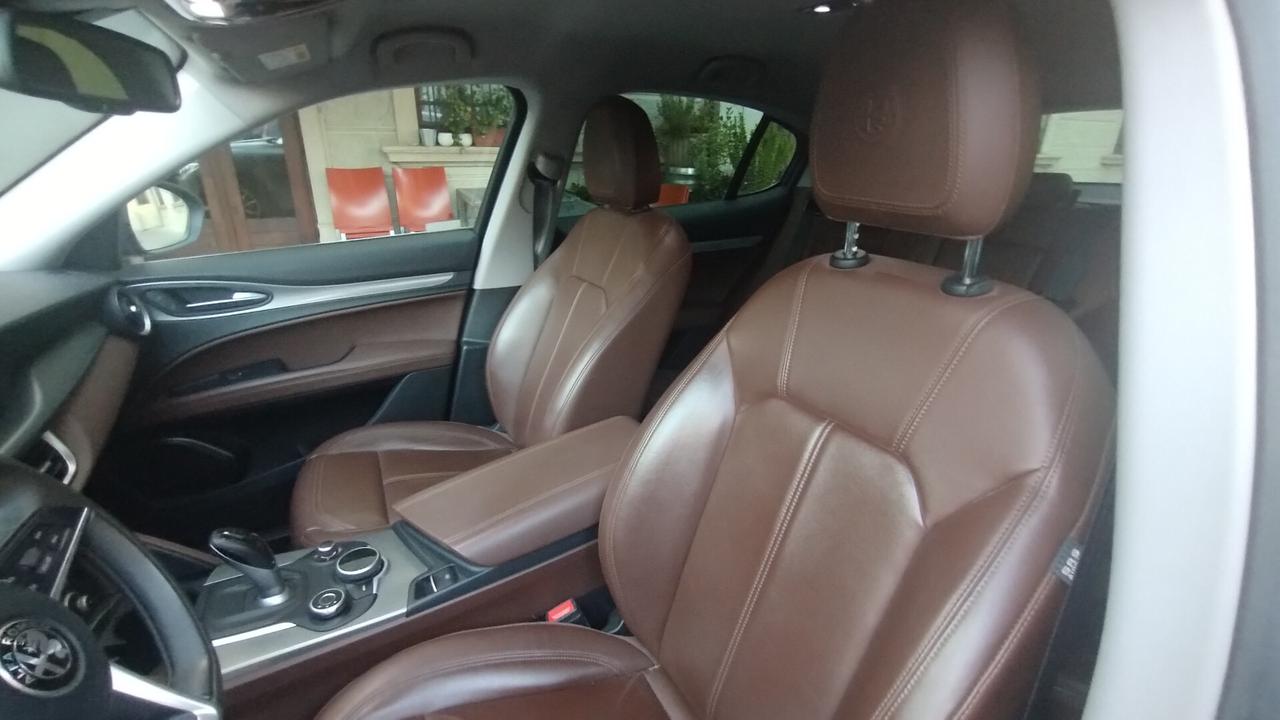 Alfa Romeo Stelvio 2.2 Turbodiesel 210 CV AT8 Q4 Executive