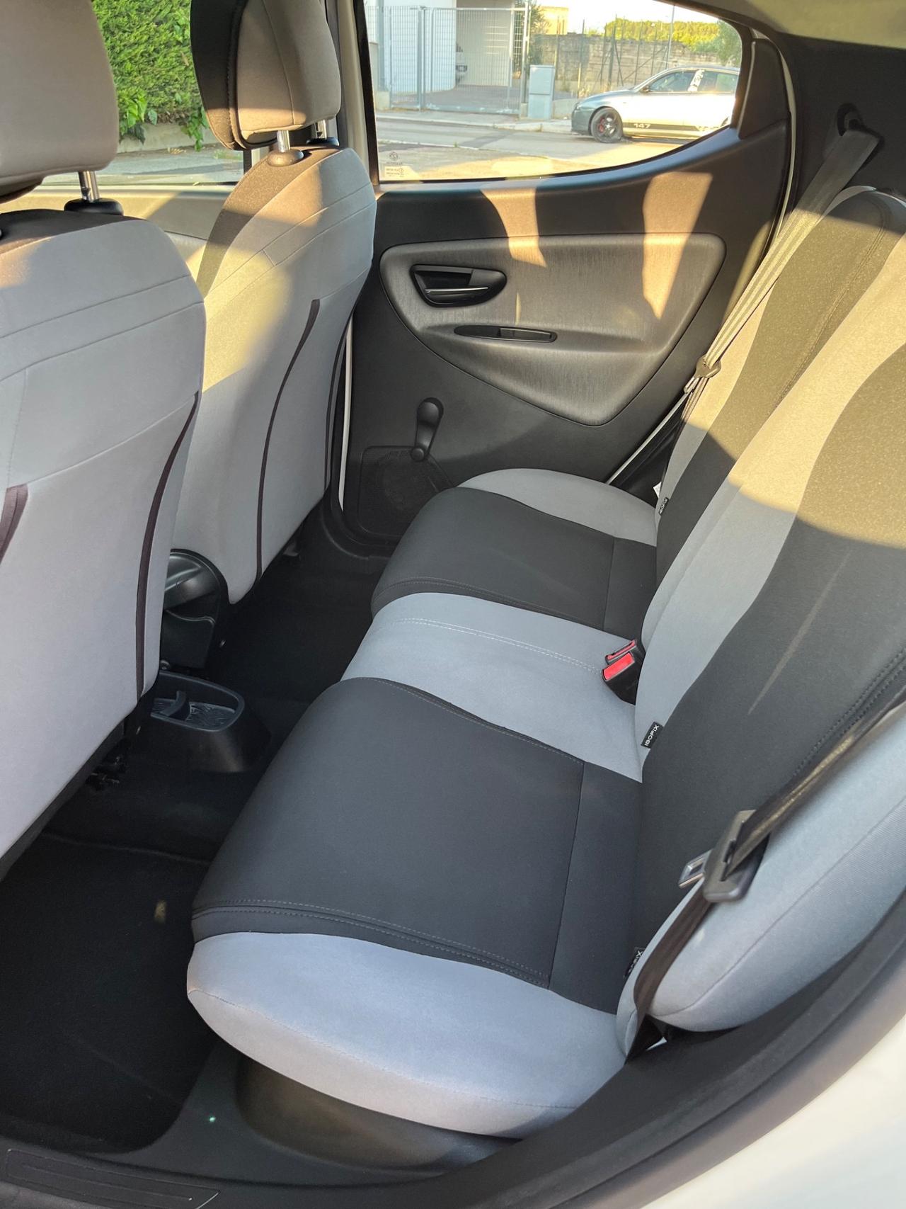 Lancia Ypsilon 1.2 69 CV 5 porte S&S Silver tetto panoramico