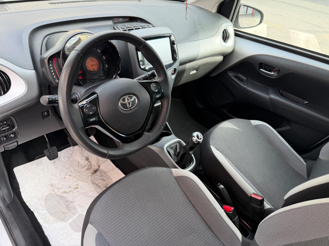 TOYOTA AYGO 1.0 NEOPATENTATI 5 PORTE