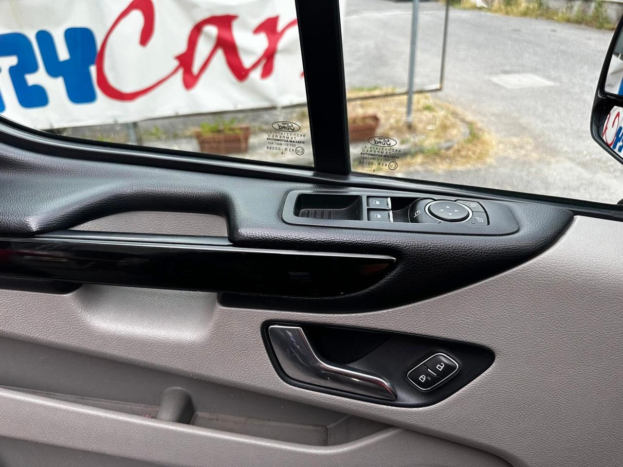 Ford Tourneo Custom 9 POSTI Shuttle Bus 320 2.0 TDCi 170CV aut. PL Tit.