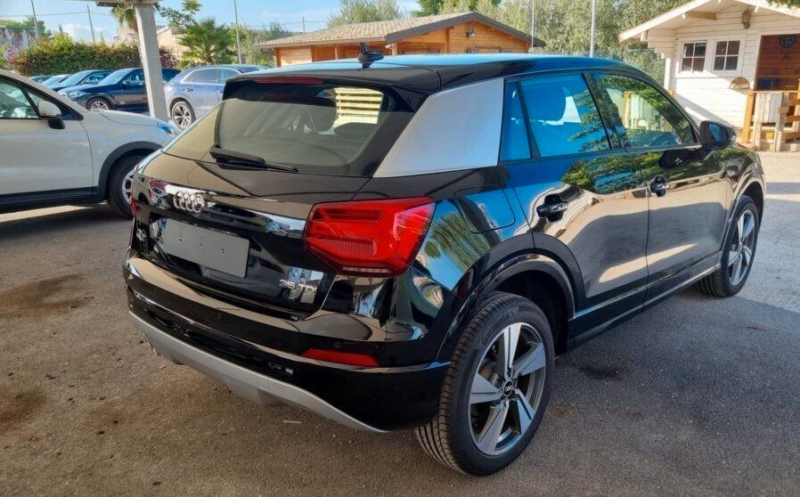 Audi Q2 TDI S tronic Identity Black