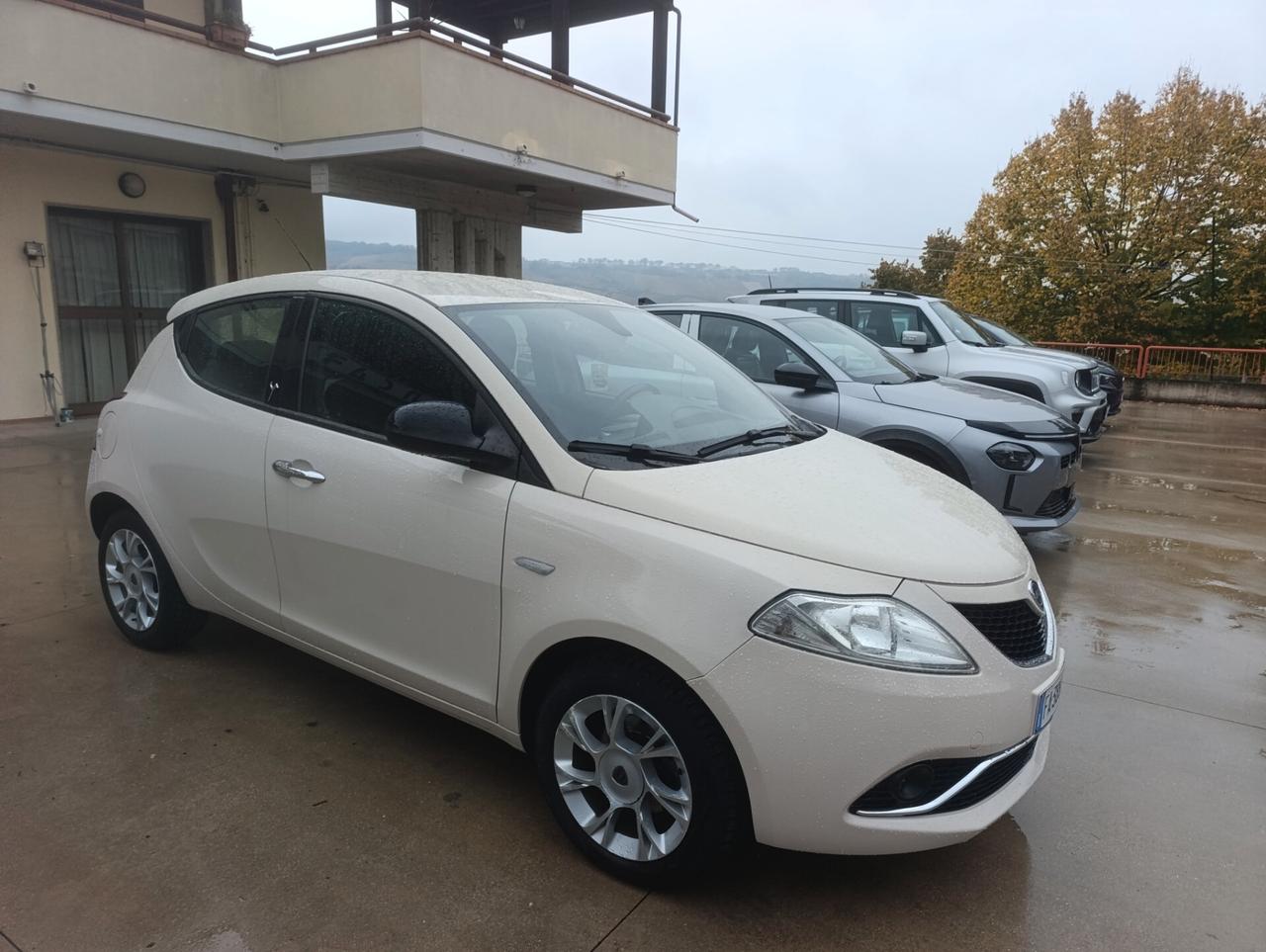 Lancia Ypsilon 1.2 69 CV 5 porte Gold