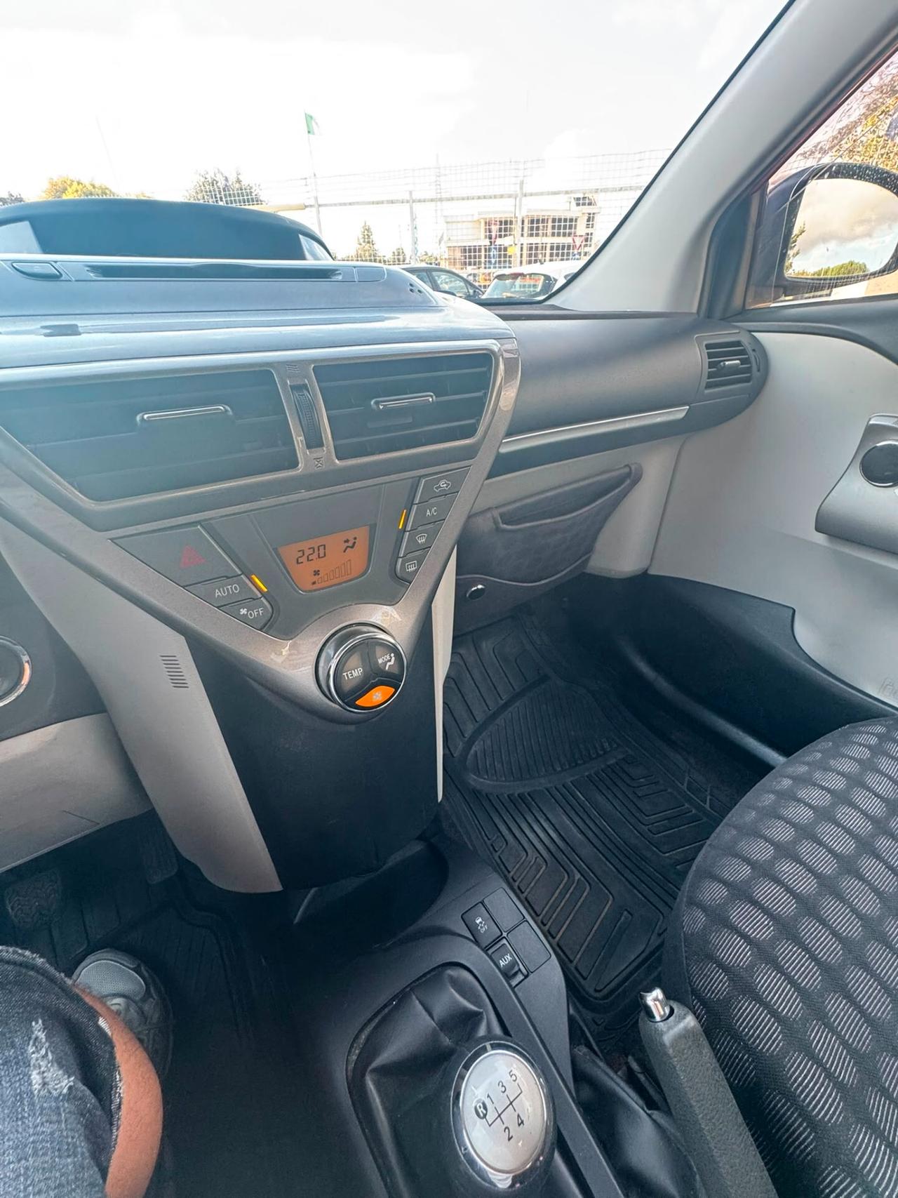 Toyota iQ 1.0 Sol