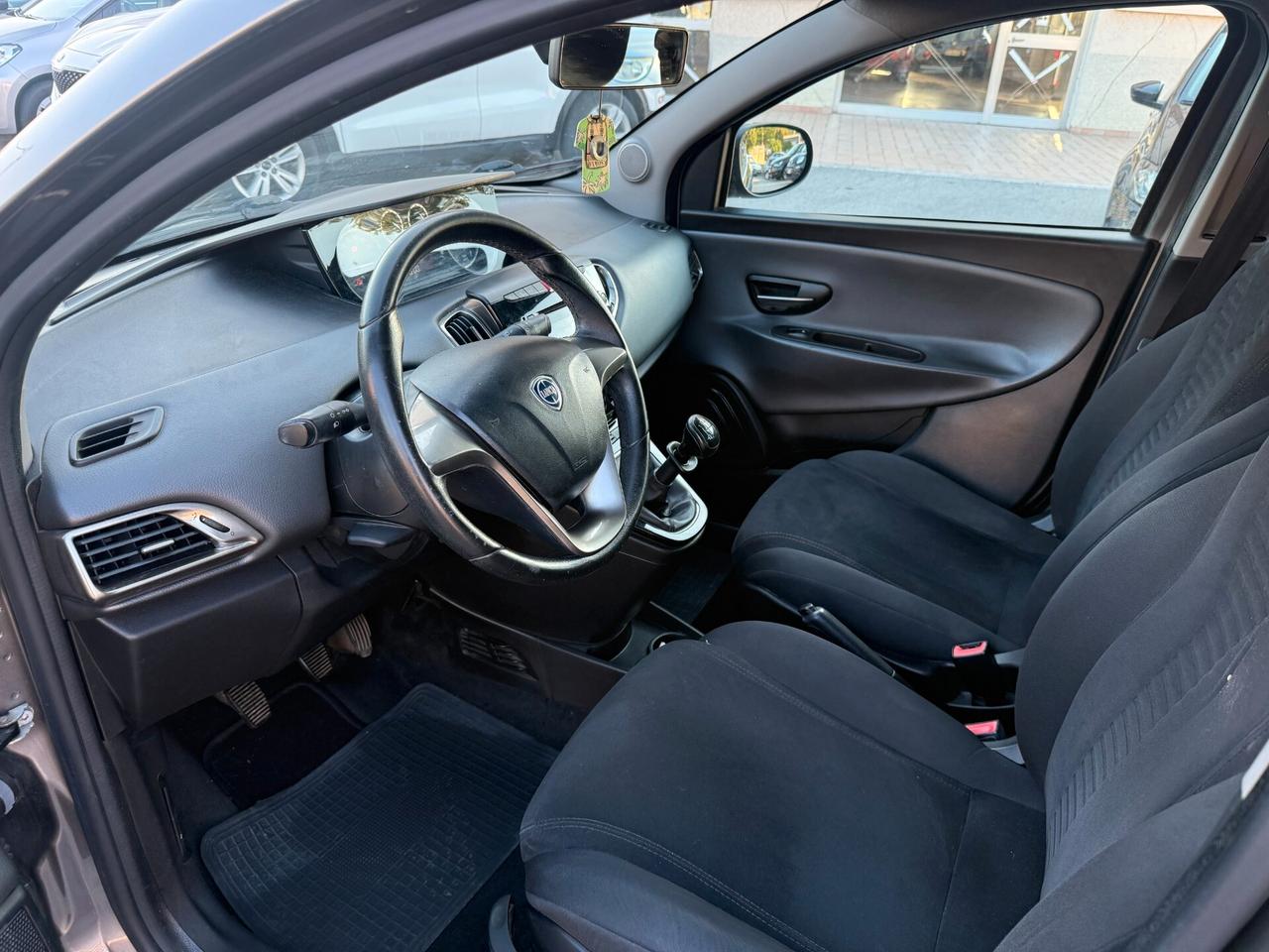 Lancia Ypsilon 1.2 69 CV 5 porte Gold