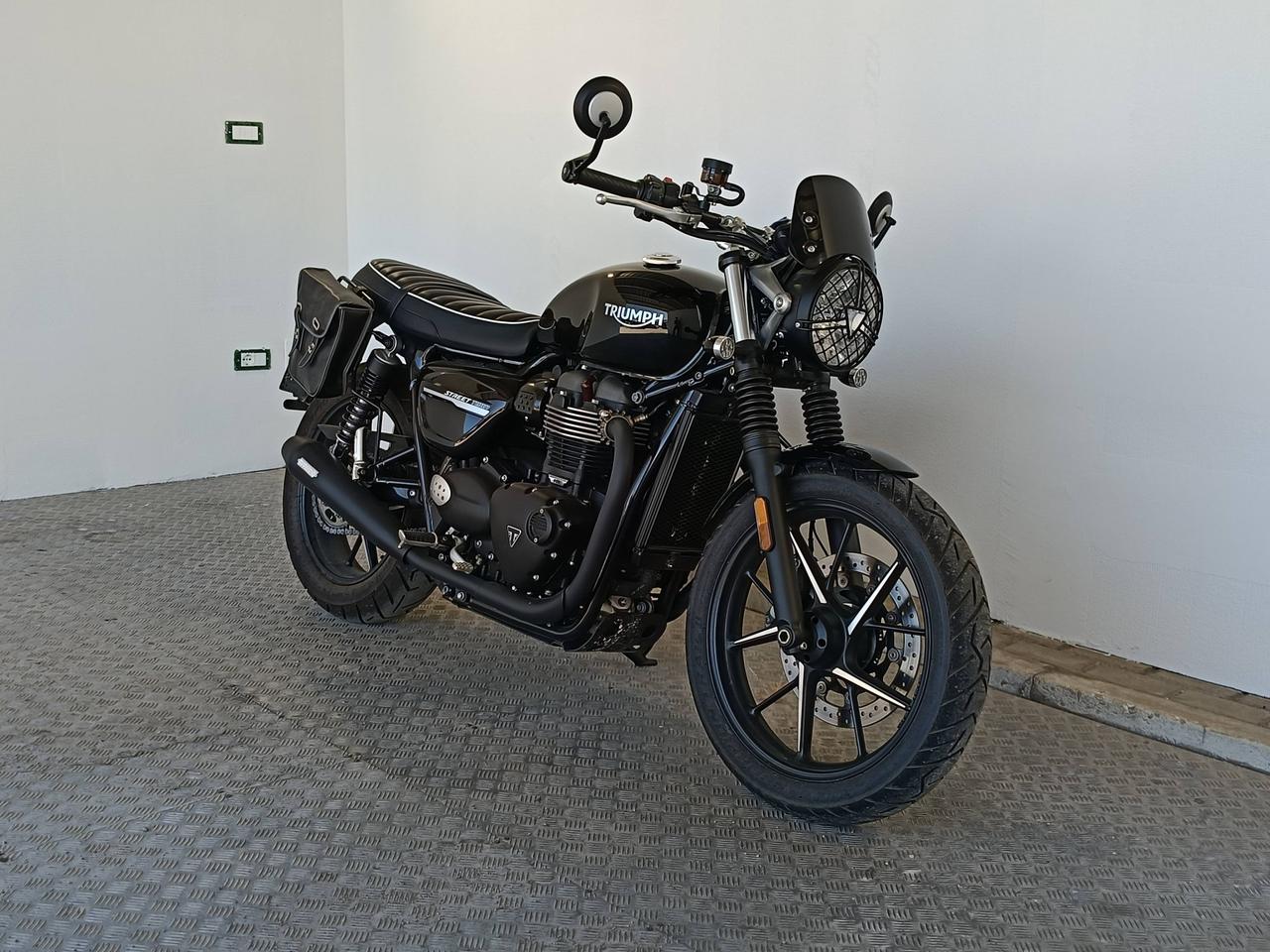 TRIUMPH TRIUMPH STREET TWIN 900