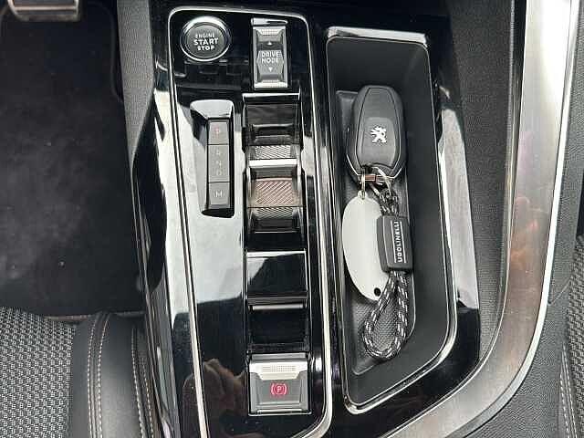 Peugeot 3008 Hybrid 136 e-DCS 6 GT