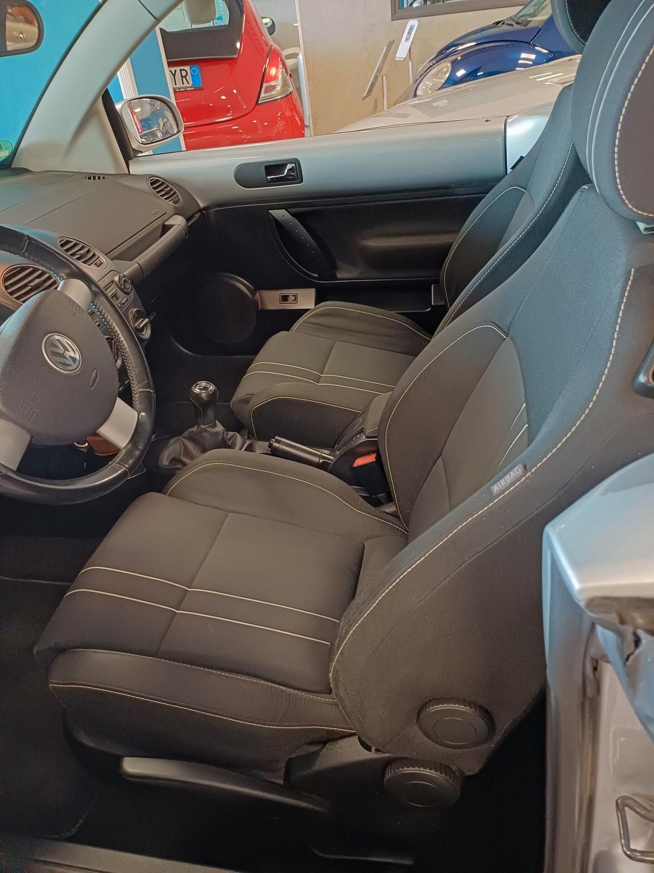 Volkswagen New Beetle 1.6 Cabrio NEOPATENTATI