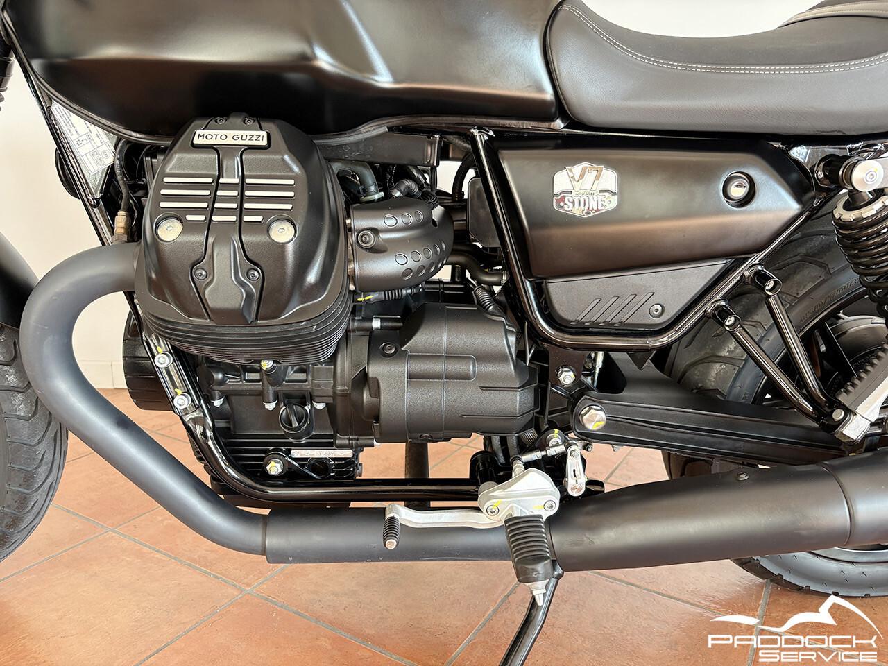 Moto Guzzi V7 IV Stone 2021 SOLO 7.818 km DA 107 EURO/MESE