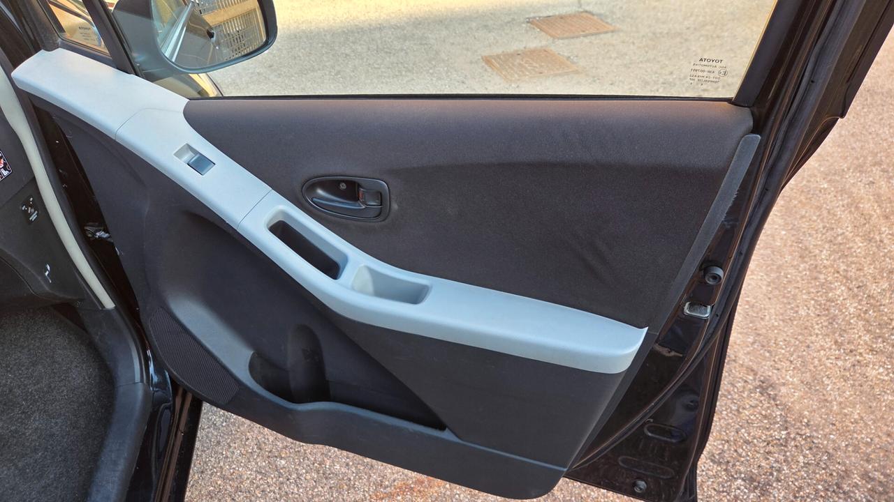 Toyota Yaris 1.0 5 porte Sol unico proprietario km