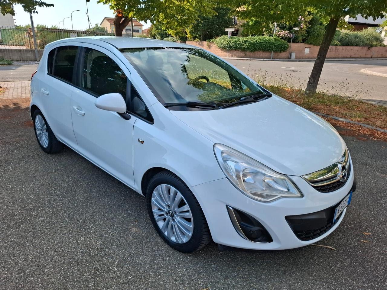Opel Corsa 1.2 5 porte 2013 SOLAMENTE 99.000 KM