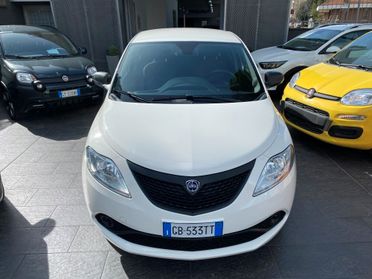 Lancia Ypsilon 1.0 FireFly 5 porte S&S Hybrid Ecochic Silver