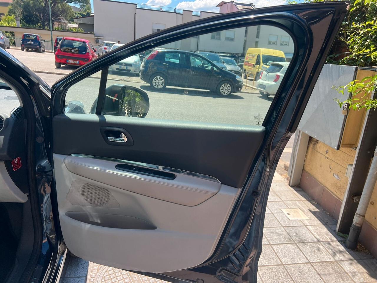 Peugeot 3008 2.0 HDi 150CV Business