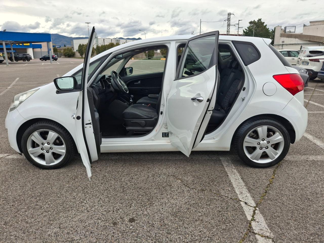 Kia Venga 1.6 CRDi-TETTO PANORAMICO APRIBILE-