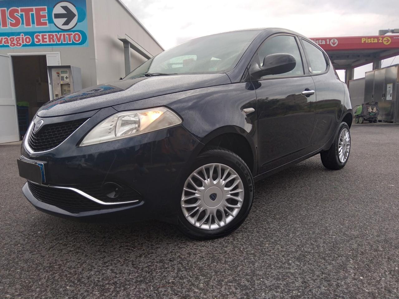 Lancia Ypsilon 0.9 TwinAir 85 CV 5 porte Metano Ecochic Platinum