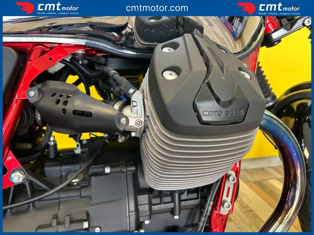Moto Guzzi V7 - 2015