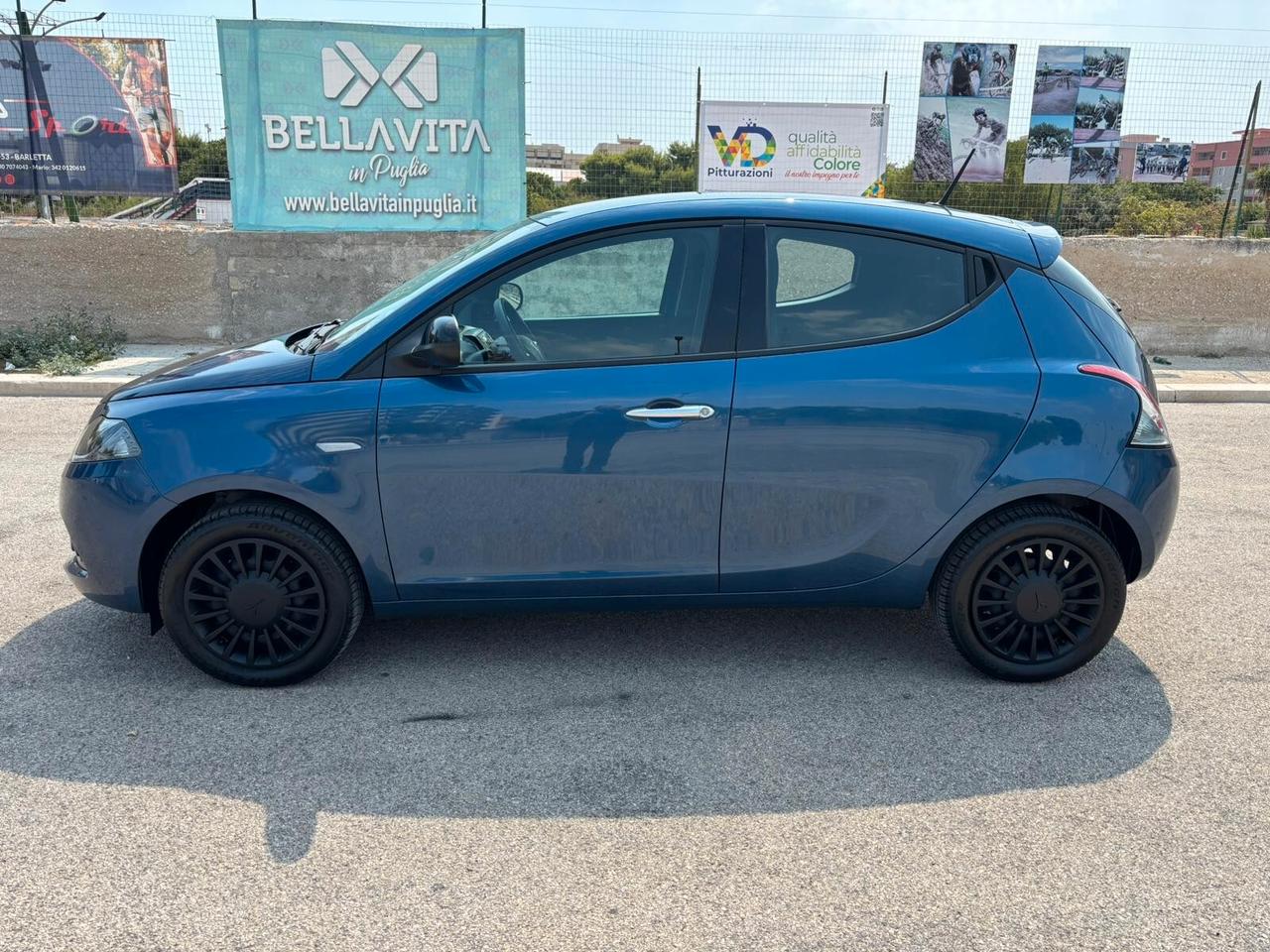 Lancia Ypsilon 1.0 FireFly 5 porte S&S Hybrid Silver