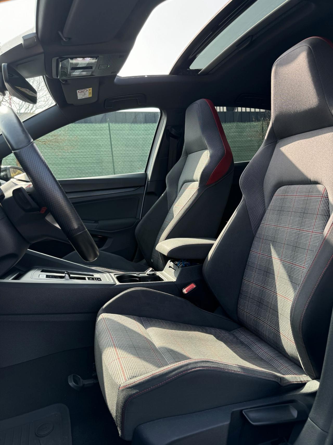 Volkswagen Golf GTI 2.0 TSI DSG