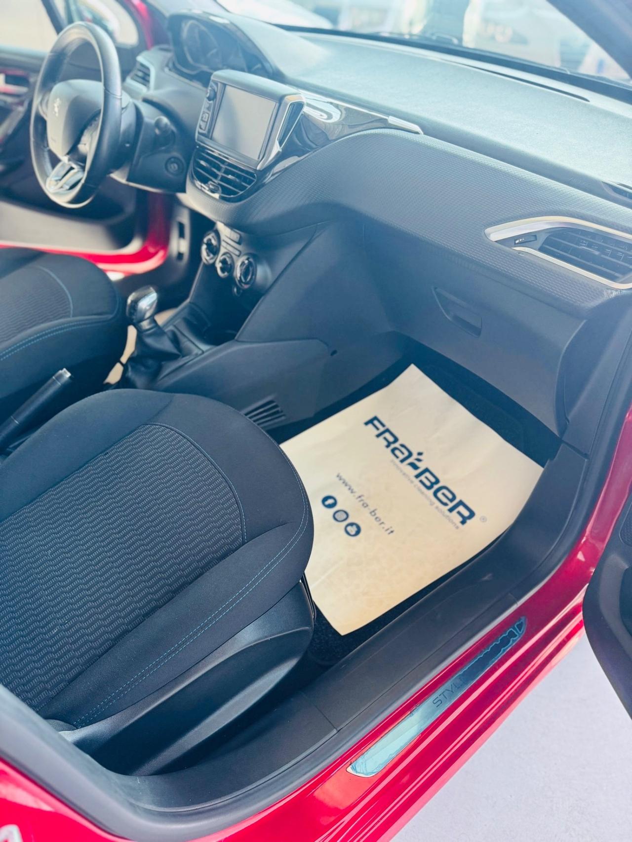 Peugeot 208 PureTech 82 5 porte Allure