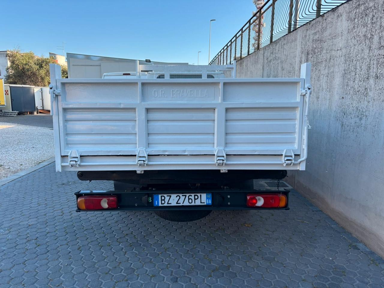 Nissan Cabstar 3.0 TD – Doppia Cabina – Ribaltabile Trilaterale – 138.000 km